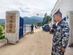 党旗在基层一线高高飘扬丨暴雨山洪中，他们挺