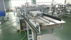 色标传感器检测饮料包装箱是否有贴二维码