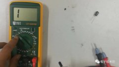 如何用万用表去辨别电容的好坏