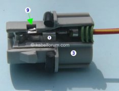 压接端子与连接器外壳的拆卸