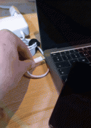 天下苦Lightning久矣！瑞士小伙爆改USB-C口iPhone X，