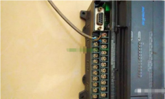 如何根据手册和图纸实现PLC输出接线