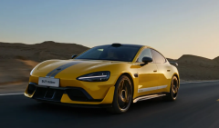 从低谷期冰冷的40亿到如今的4000亿，雷布斯的逆