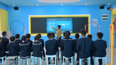 我要学无人机：云南弥勒一小开学第一课