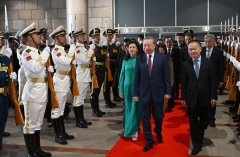 高清大图丨苏林从北京乘高铁赴广西参访