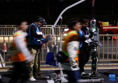 2026北京亦庄人形机器人半程马拉松举行全流程全